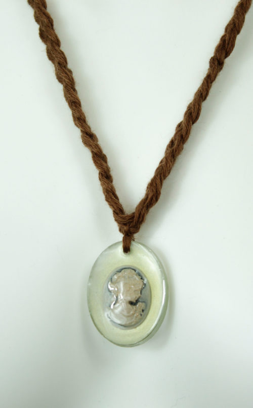 Necklace wool cameo